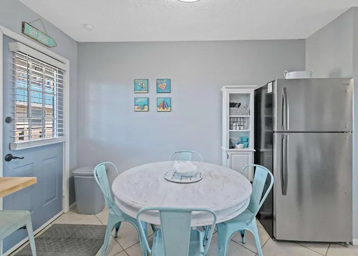2br Retreat With Pool, Near And The Hangout