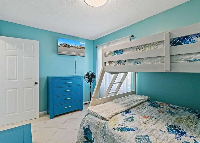 2br Retreat With Pool, Near And The Hangout Holiday home