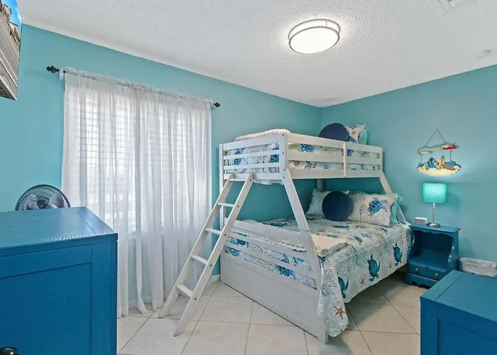 2br Retreat With Pool, Near And The Hangout Holiday home