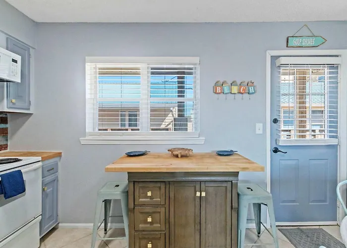 2br Retreat With Pool, Near And The Hangout